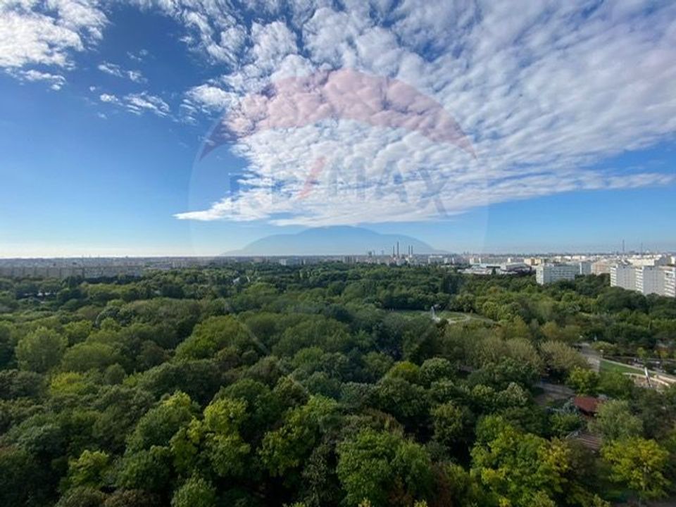 De vânzare: Penthouse cu vedere spectaculoasă la lac și parc