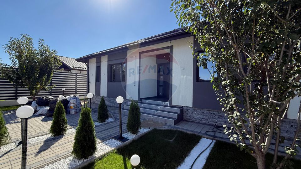 4 room House / Villa for sale, Est area