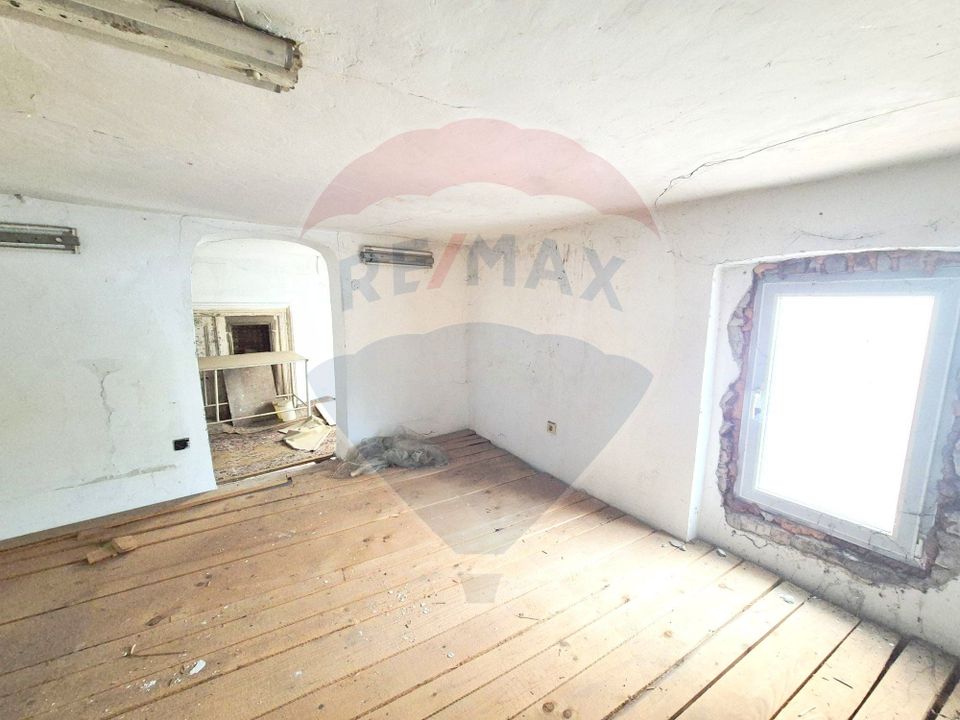 Casa de vanzare pretabila locuinta sau afacere | 13 Septembrie