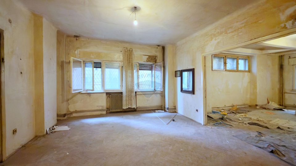 3 rooms consolidated building Investment Revolution Square - Victoriei