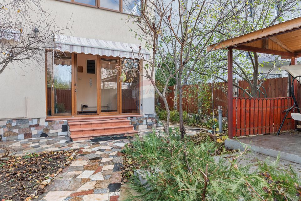 Casă / Vilă cu 6 camere de vânzare - Oraselul Copiilor