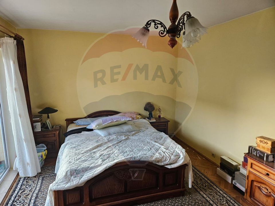 Apartament cu 3 camere de vânzare, str. Hortensiei