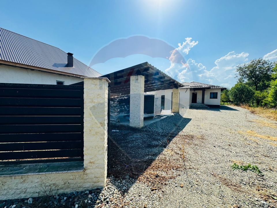 Casă / Vilă cu 4 camere de vânzare