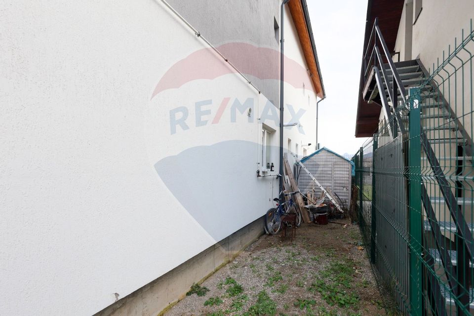 Casă 4 camere, de inchiriat, Izvor!