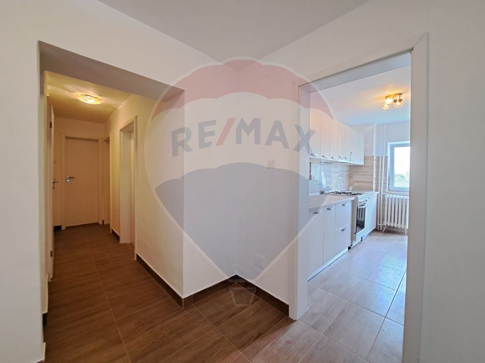 Apartament cu 3 camere de închiriat în zona Unirii