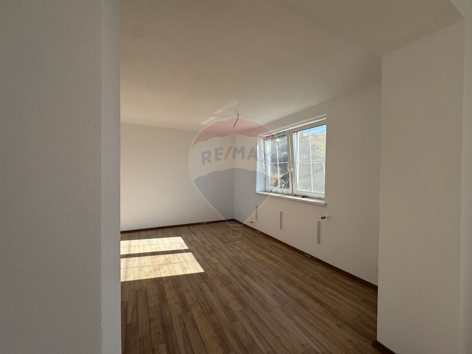 Casă complet renovată la interior în cartierul Vitrometan