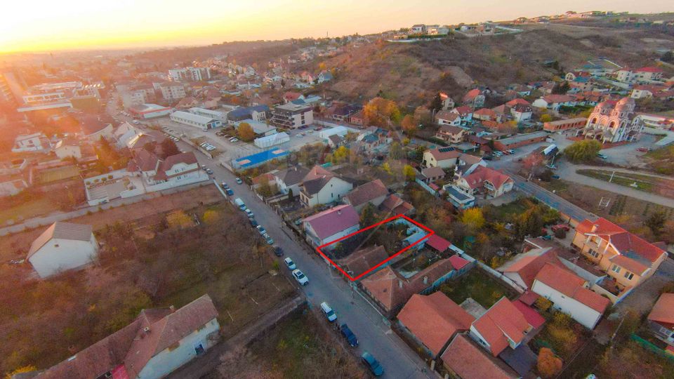 Casă cu 3 camere de vânzare în zona Centrală, Strada Gheorghe Doja