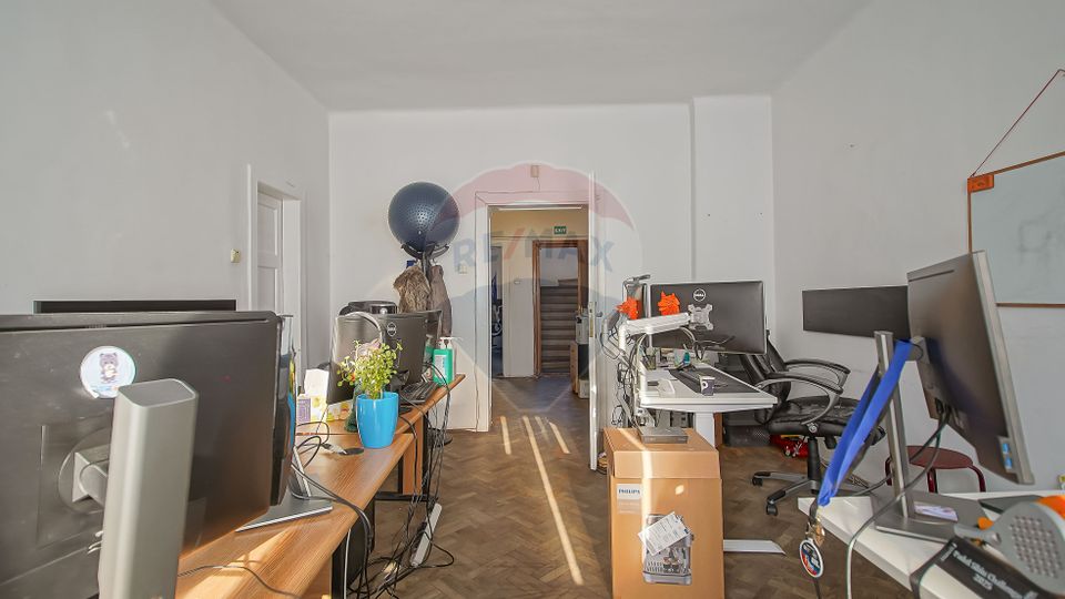 11 room House / Villa for rent, Tractorul area