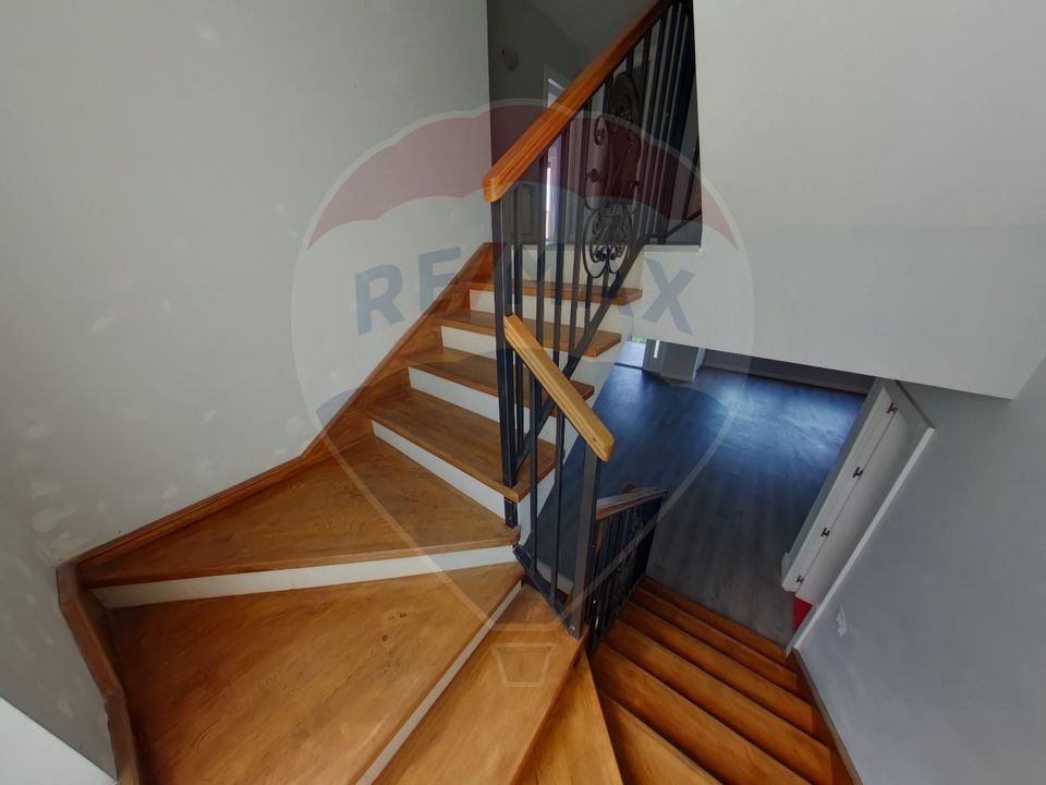 Casă / Vilă cu 5 camere de închiriat în zona Nord