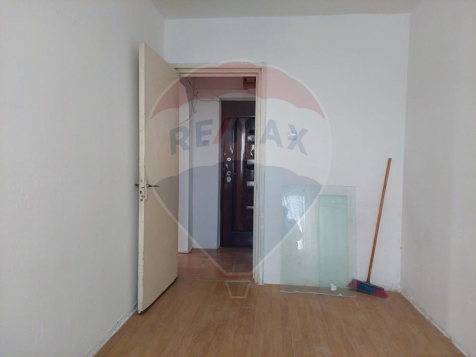 Apartament cu 3 camere decomandat de vanzare  in zona Narcisa-Bacau