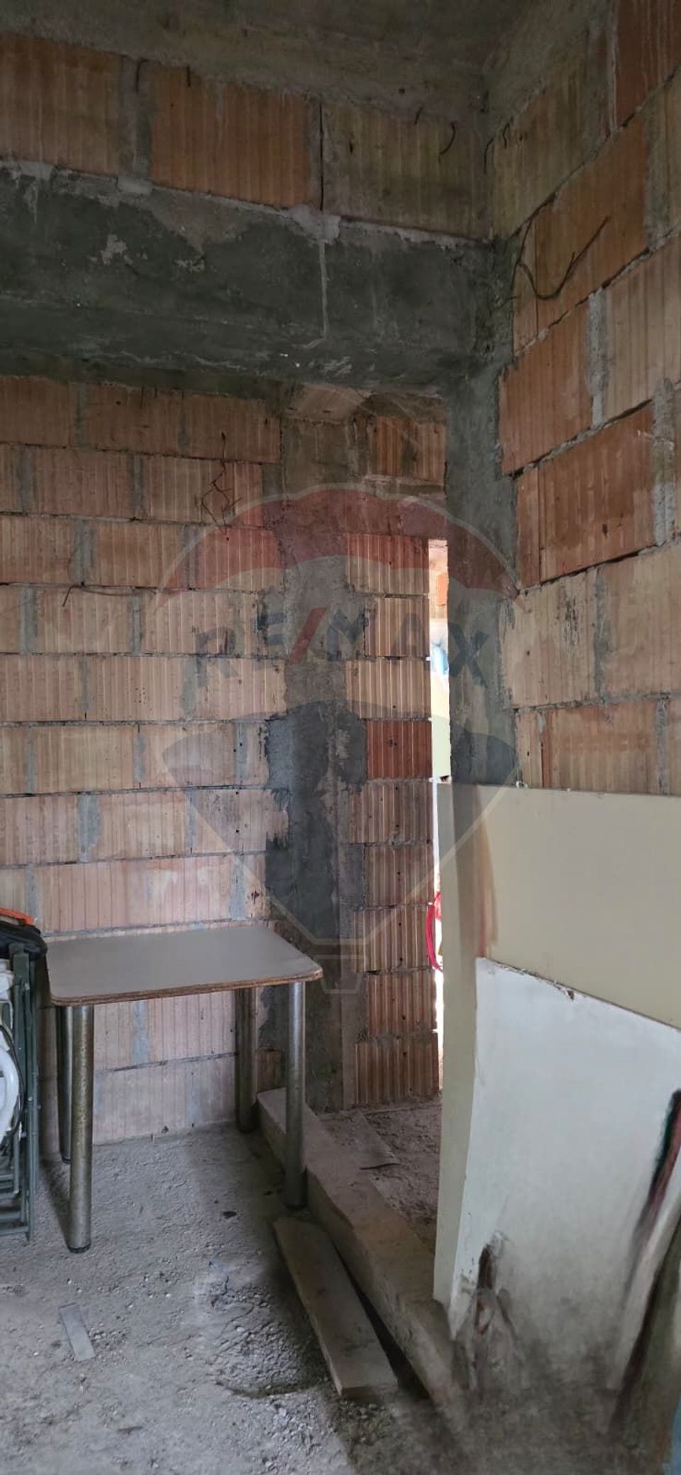 Casă la gri P+M cu anexă – oportunitate unică în Chișineu-Criș!