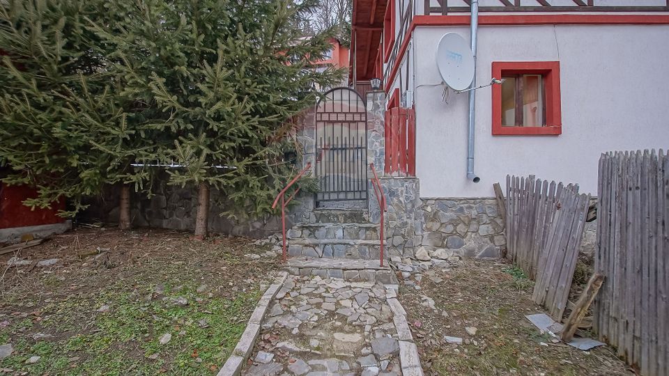 Casă cu 6 camere de vânzare în Azuga, Comision 0%!