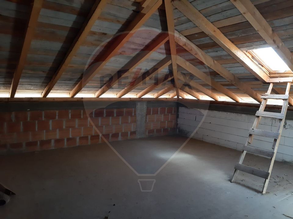 8 room House / Villa for sale