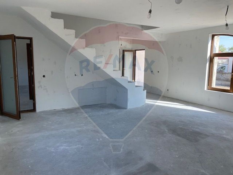 Casă / Vilă cu 5 camere de vânzare