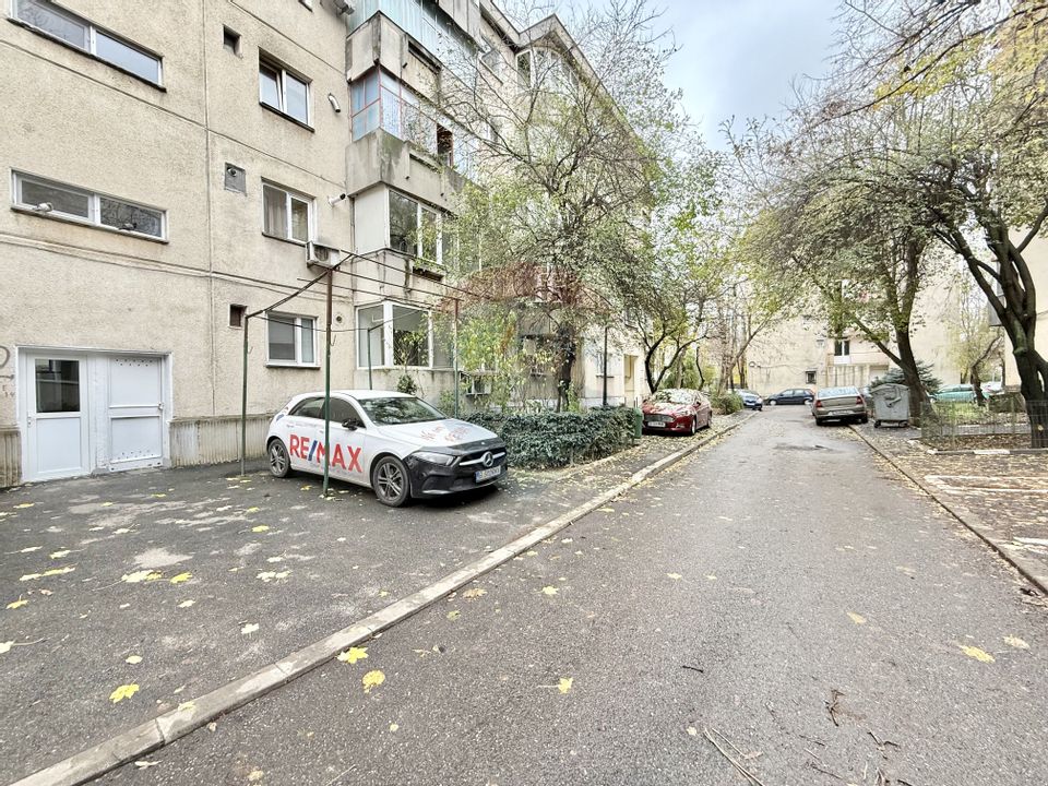 De vanzare | Apartament 3 camere, 2 bai, balcon | Apusului