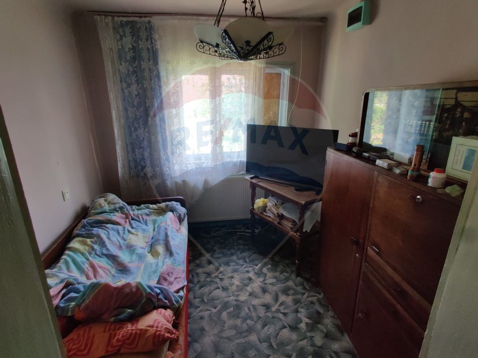 Casă cu teren de vanzare Buzești