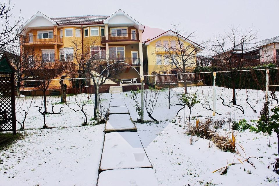 Casă / Vilă cu 6 camere de vânzare în zona Oncea