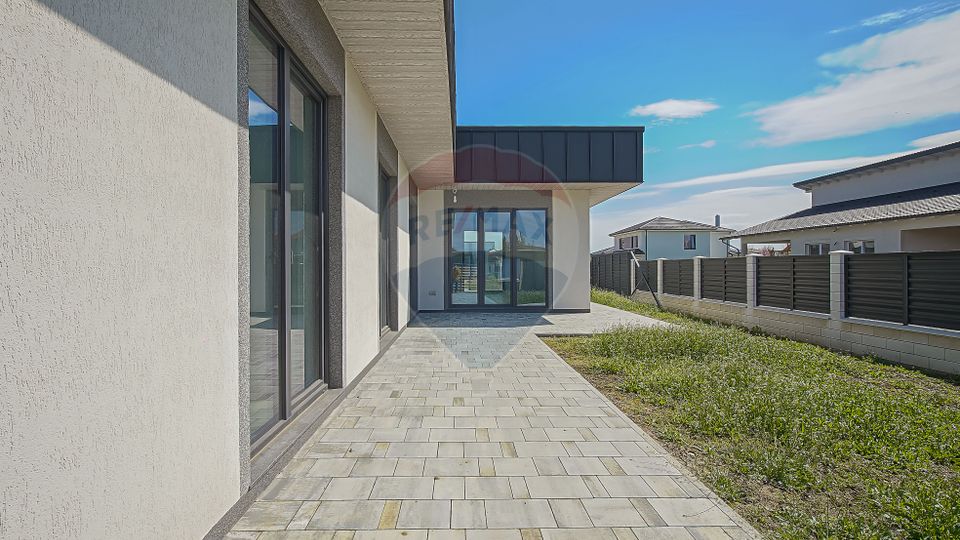 Casă  cu 5 camere de vânzare, Hălchiu