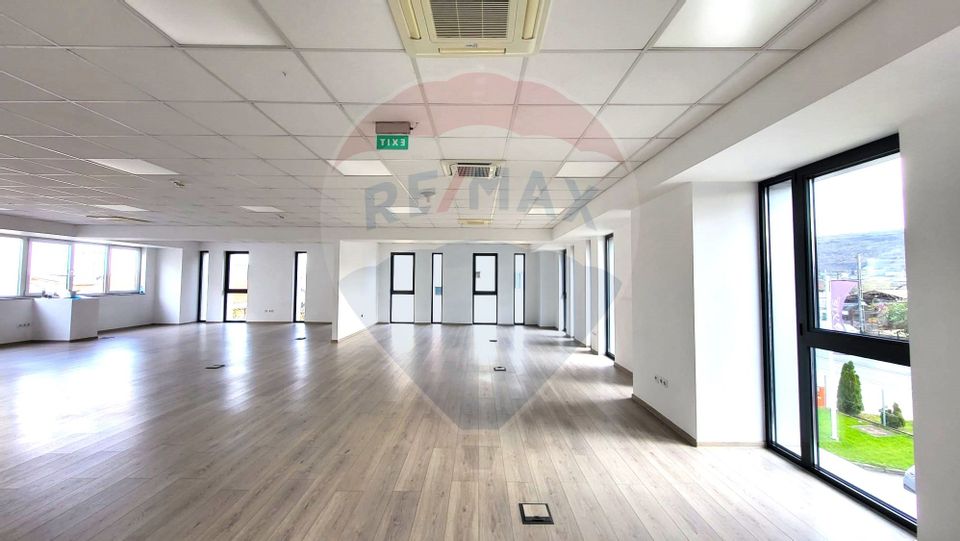310sq.m Office Space for rent, Est area