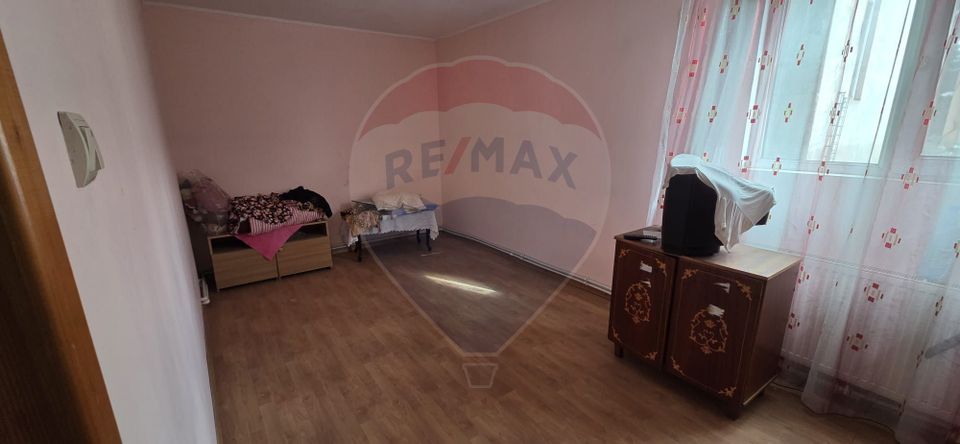 Casă / Vilă cu 5 camere de vânzare în zona Obor