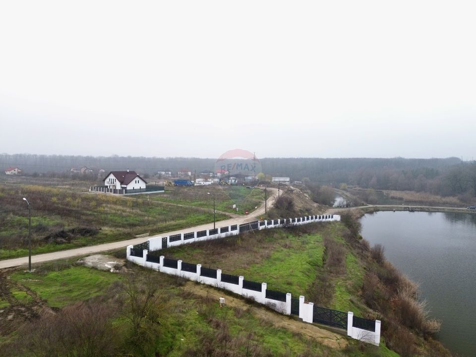 Teren intravilan de vanzare cu deschidere la lac, Branesti