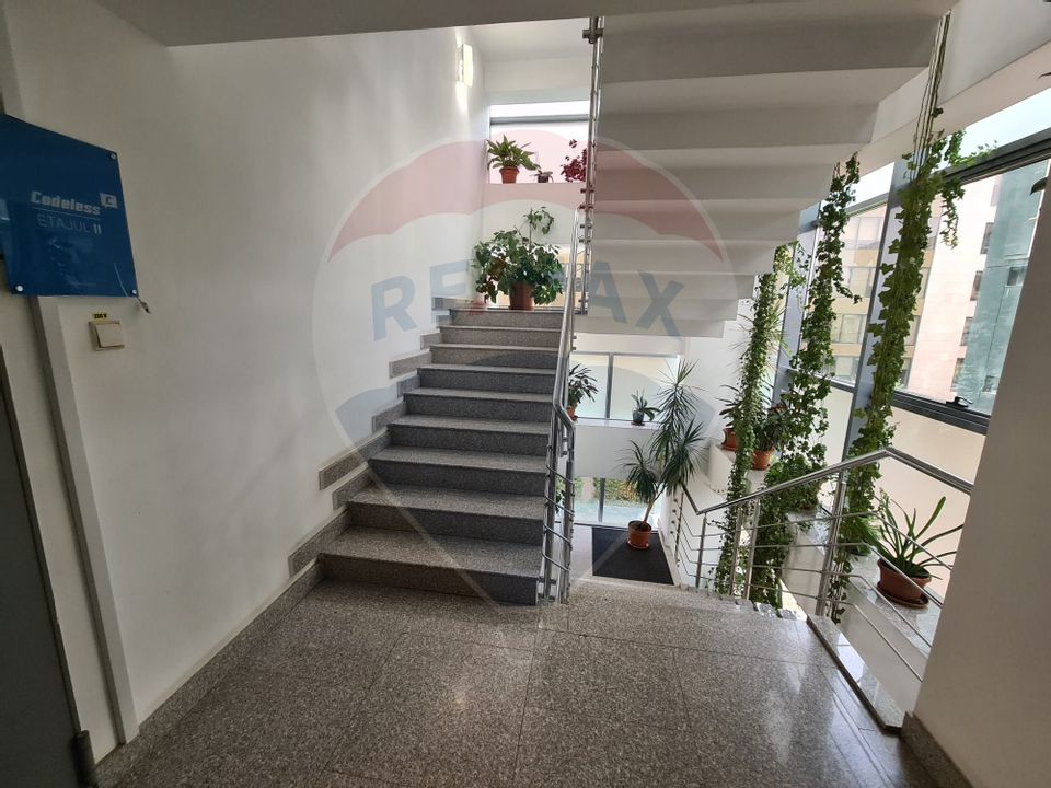 130sq.m Commercial Space for rent, Ultracentral area