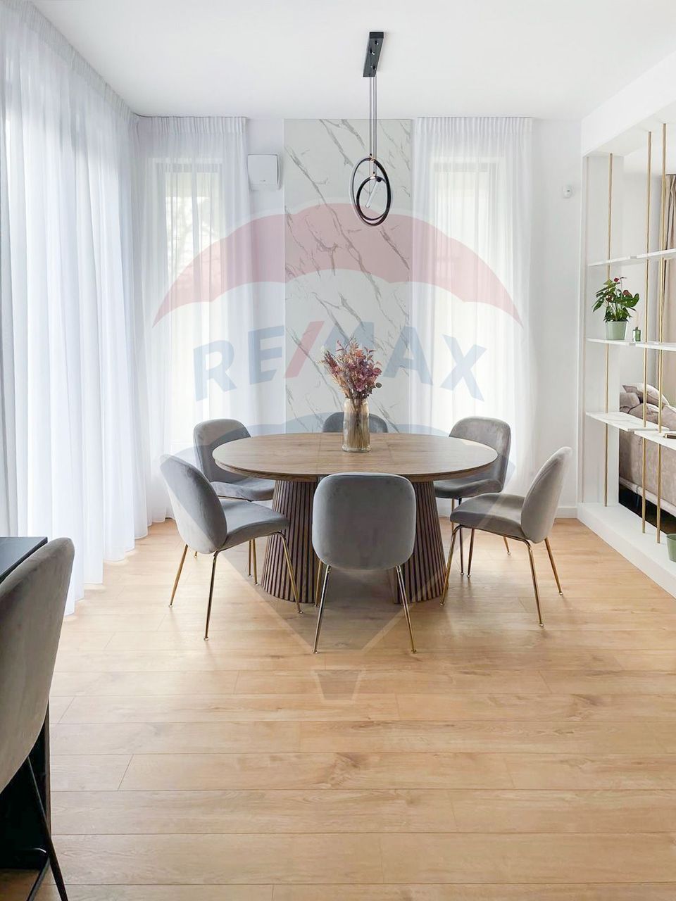 House / Villa for sale in Mogosoaia, shop, bus, utilities