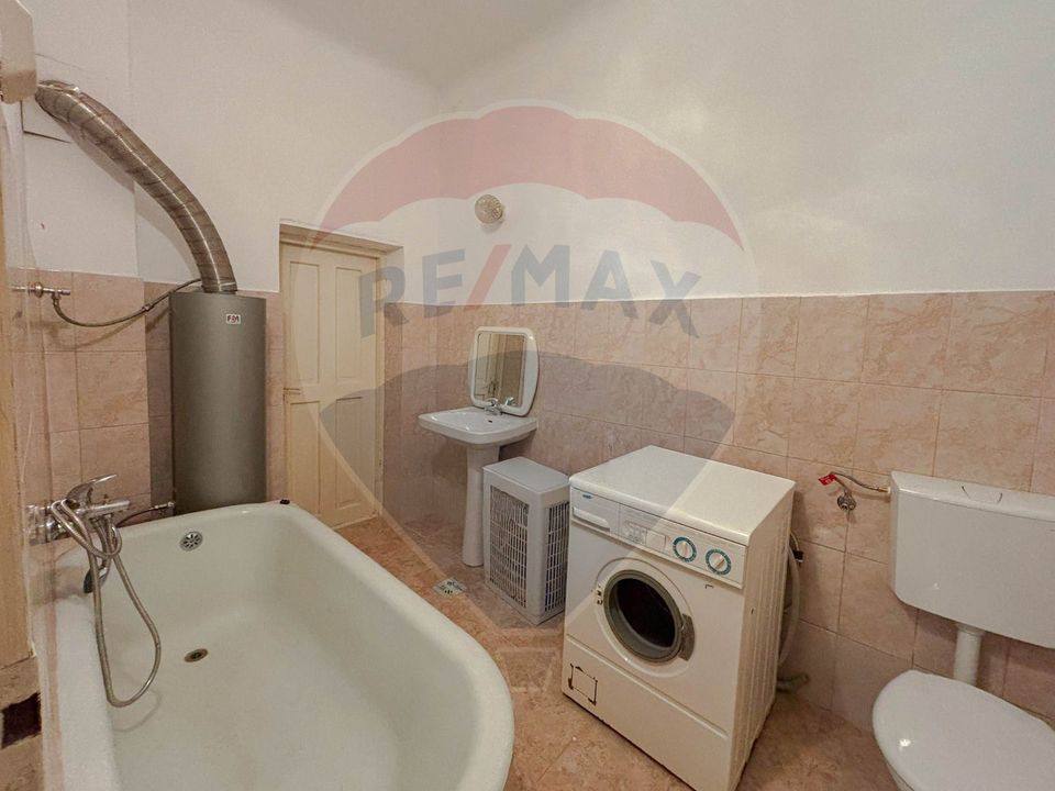 Casă / Vilă cu 5 camere de vânzare în Aleșd zona Ultracentral