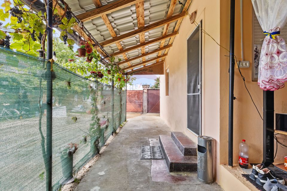 Casă cu teren 1222mp de vanzare in Nadab Judetul Arad