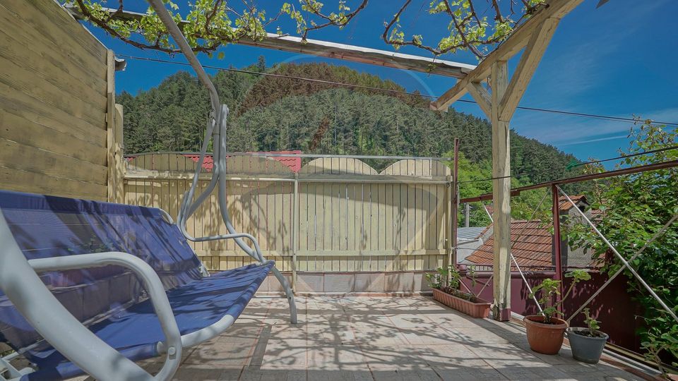 Casa renovată, cu garaj si teren de 679 mp, Scheii Brașovului