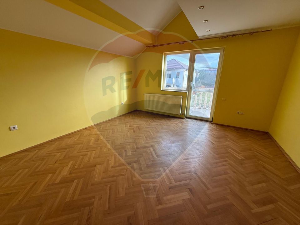 8 room House / Villa for sale