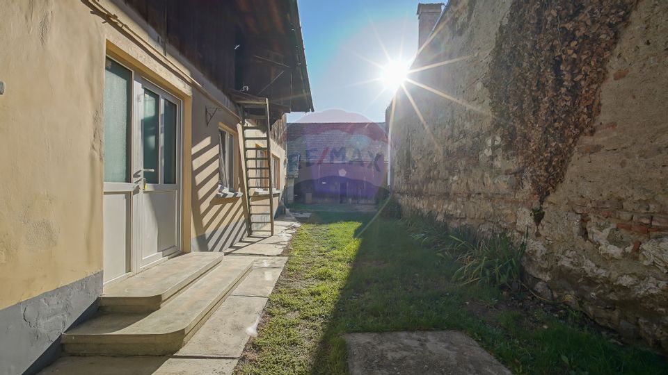 Comision 0 %! Casă cu 5 camere de vânzare în zona Turches!