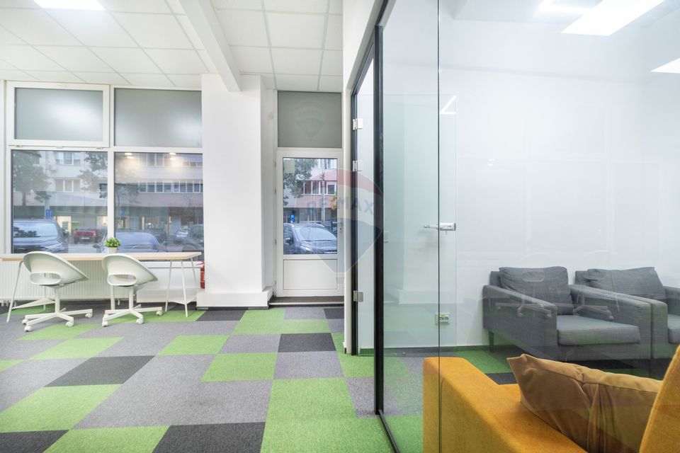 Commercial space with showcase, Gara de Nord train station