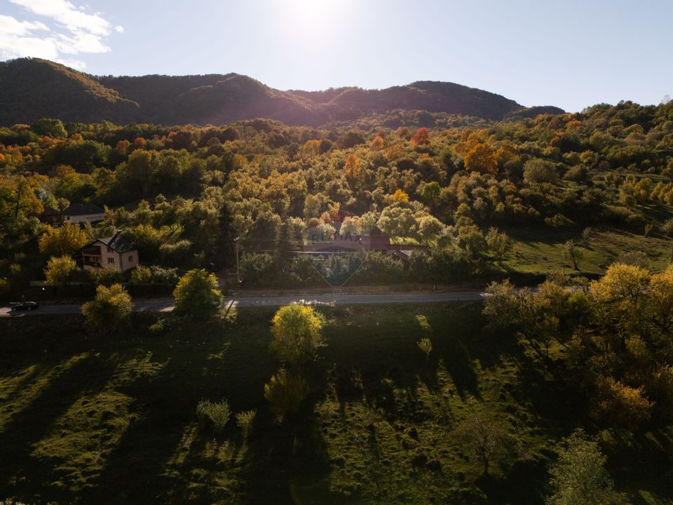 Vânzare pensiune renovată 2025 – 6 camere, Corbșori (Poenari)