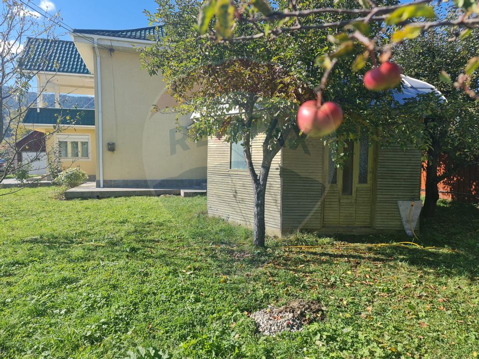 Casă / Vilă cu 6 camere de vânzare la munte in com. Agas