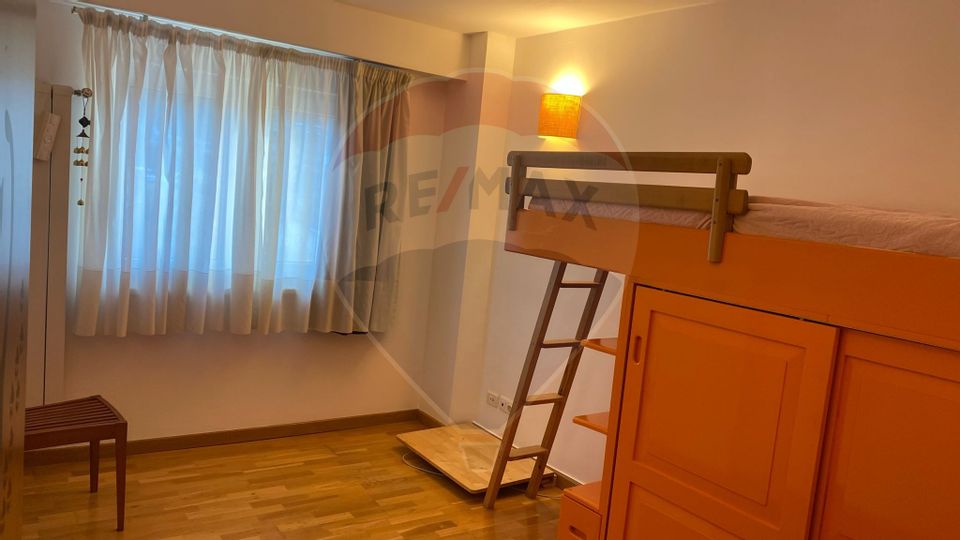 Apartament cu 4 camere de închiriat în zona Racadau