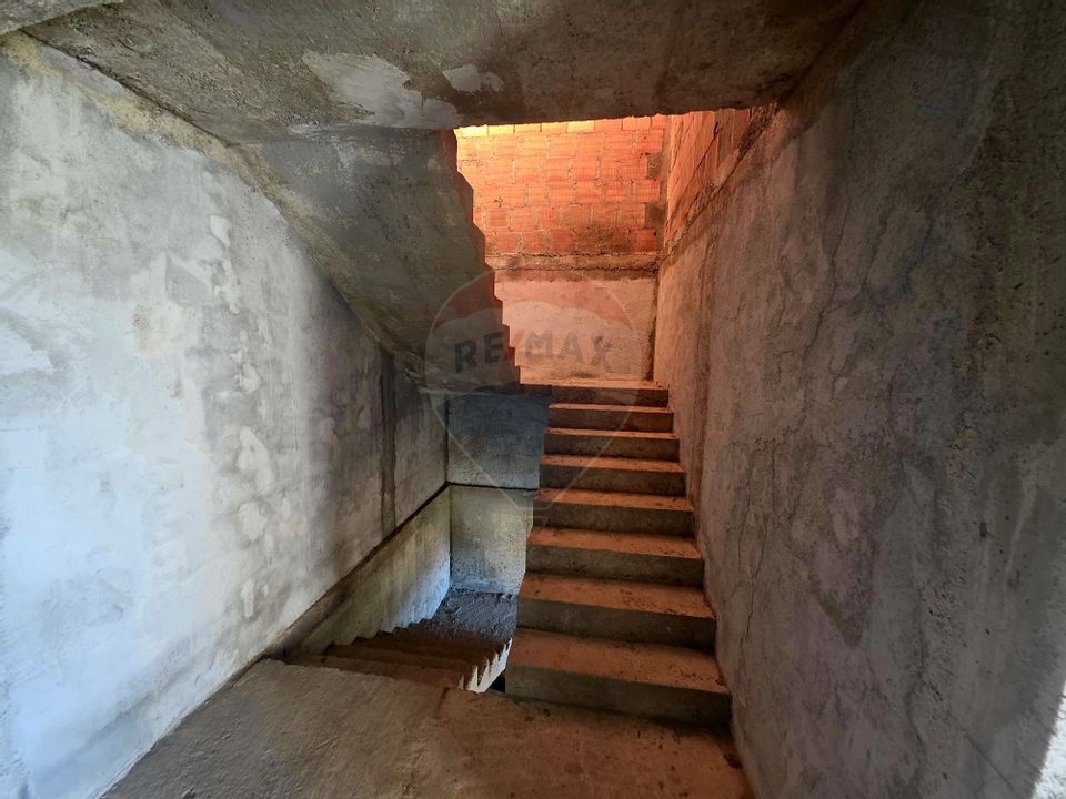 Casă / Vilă cu 5 camere de vânzare