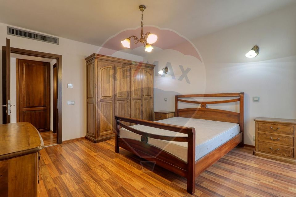 Apartament 3 camere de vanzare, Priveliste superba, Asmita, parcare