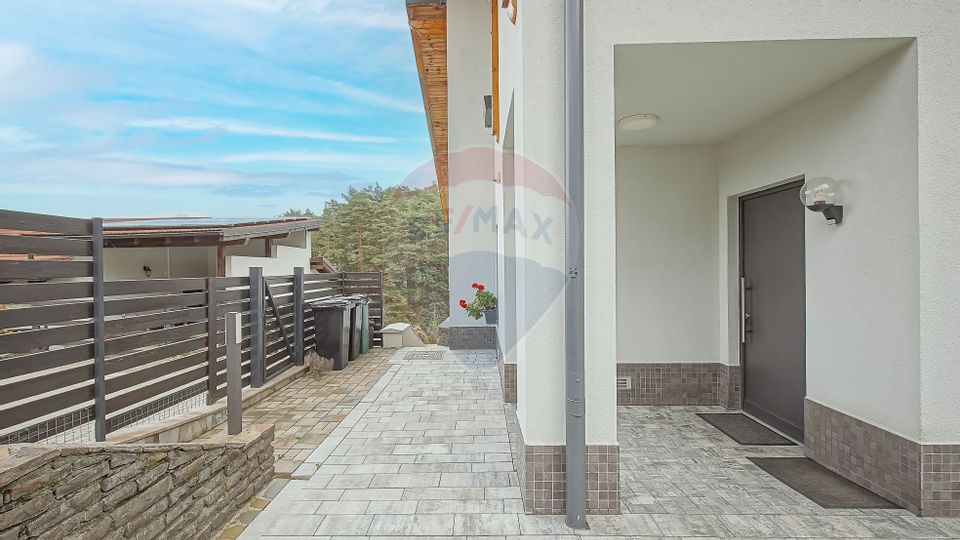 Vila moderna cu vedere spre padure Poiana Angelescu