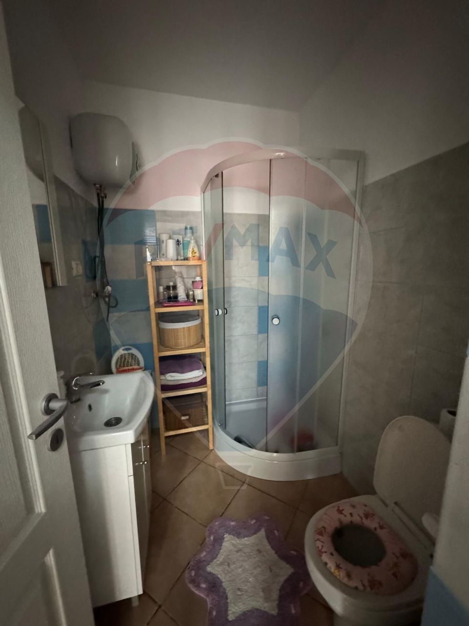 Casă / Vilă cu 8 camere de vânzare în zona Est