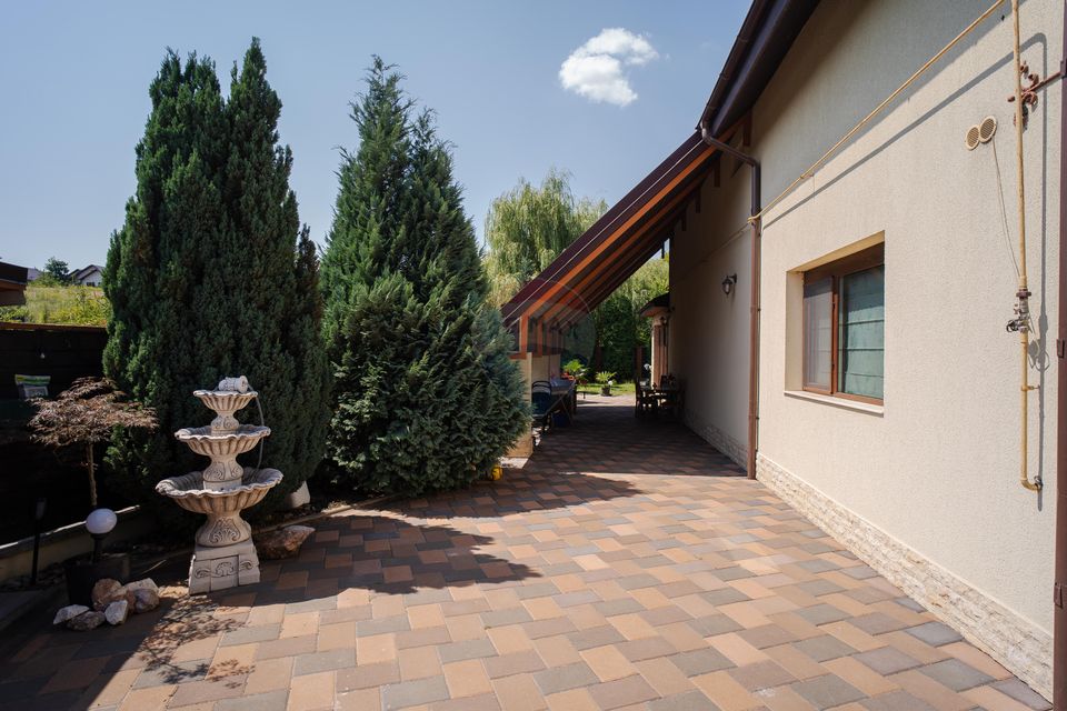 0% Comision - VILA de LUX de vânzare – Cu iaz natural