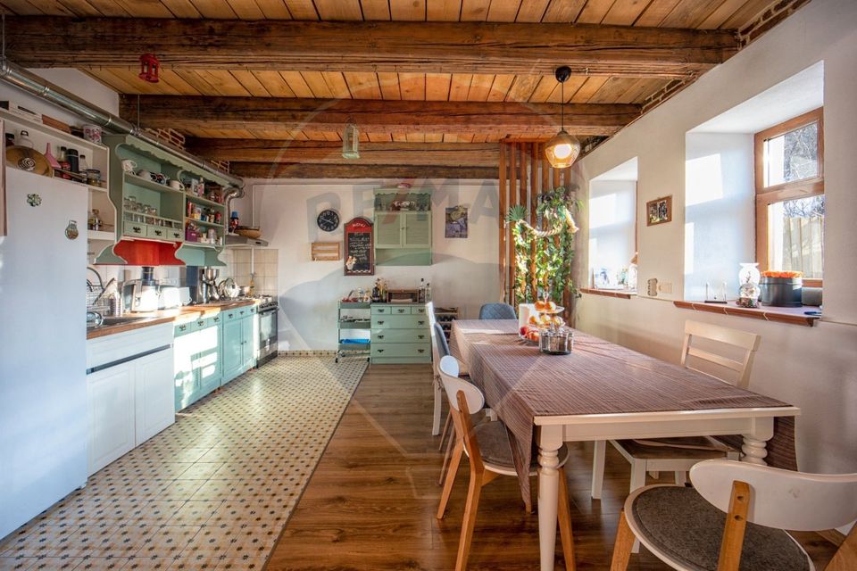 Casă cu două corpuri, teren 835 mp, str. I.L. Caragiale, Râșnov