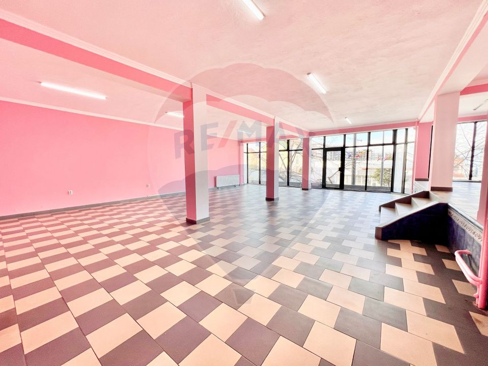 175sq.m Commercial Space for rent, Decebal area