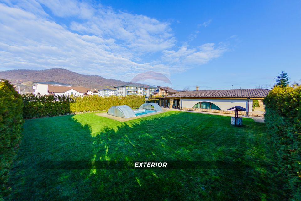 DE VANZARE Casa de Familie cu Piscina si Mult Spatiu Exterior