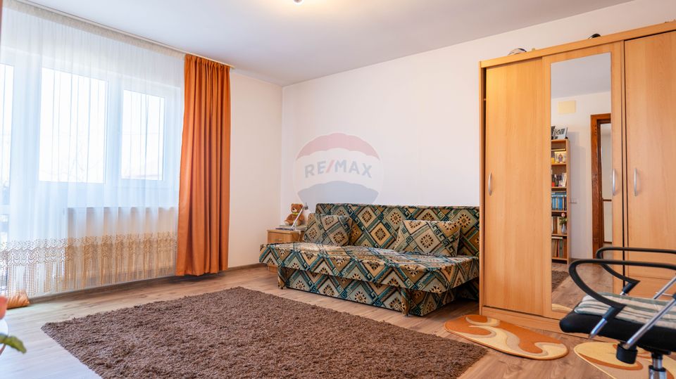 Vanzare vilă Bacu P+1+Pod, livadă, acces rapid A0/A1/Centură