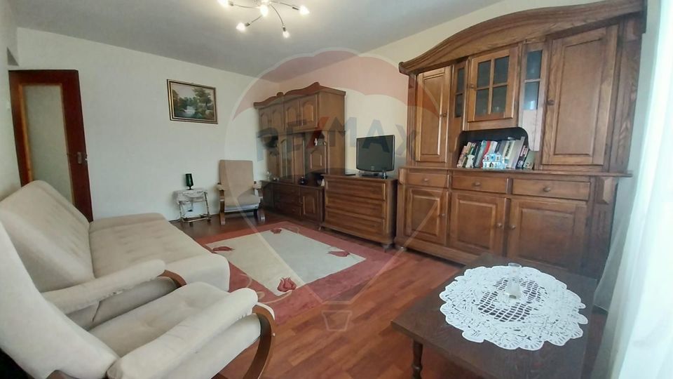 Apartament cu 3 camere decomandate în Lapus-Decebal
