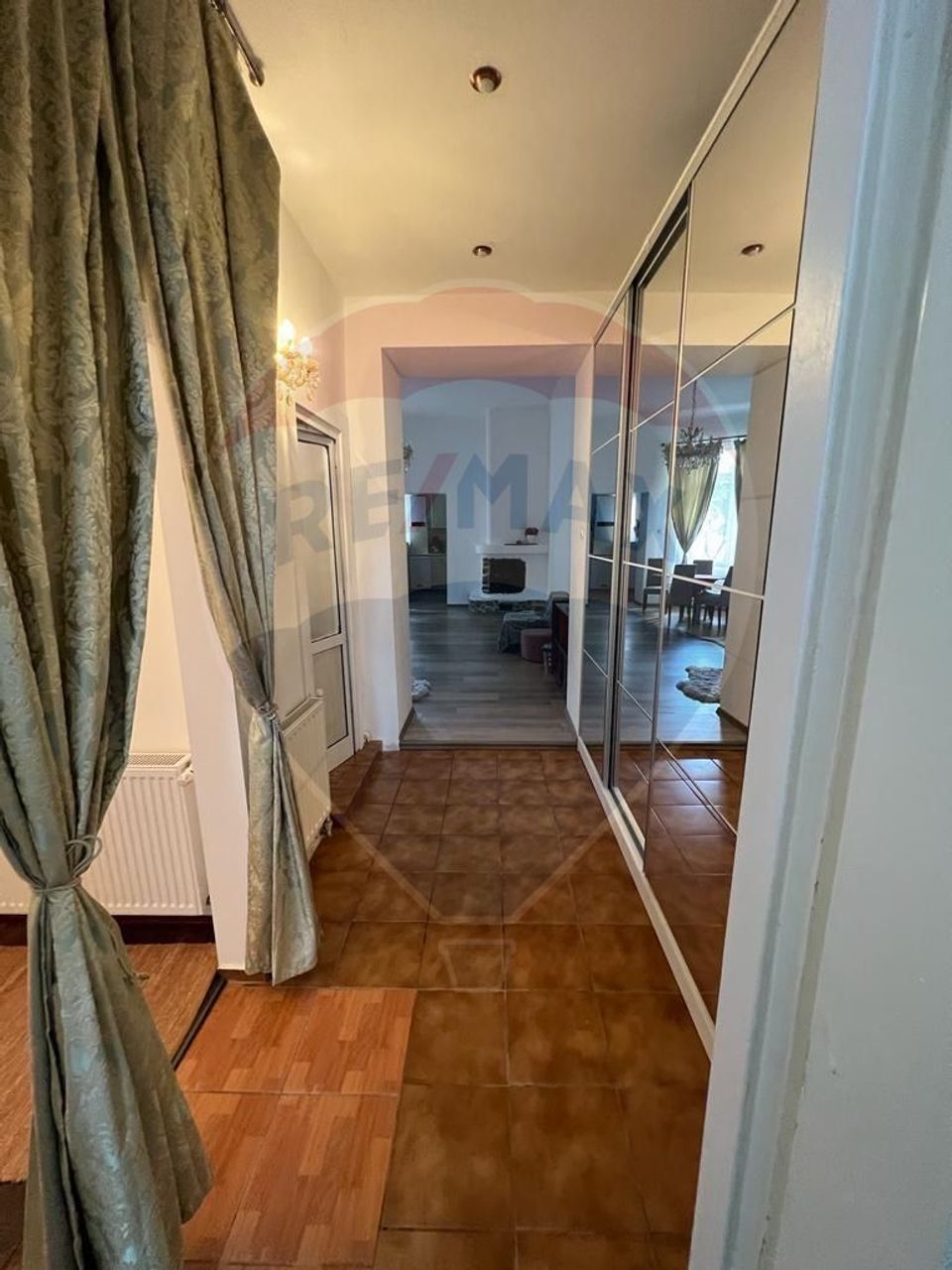 Apartament cu 3 camere de închiriat în zona Ultracentral
