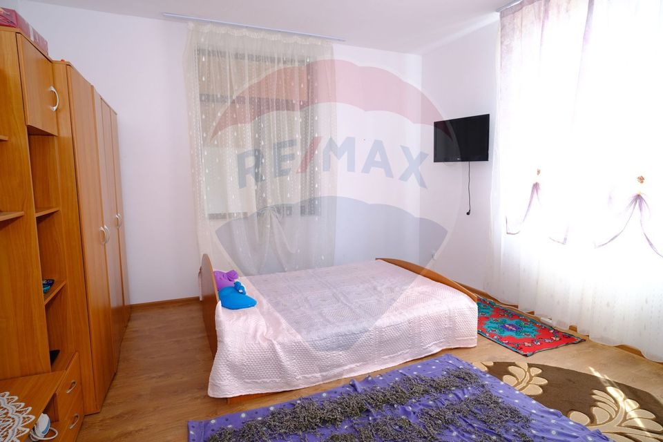 Casa renovata, mobilata si utilata, livada, Lita!