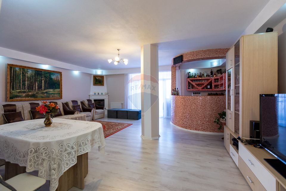 Casă / Vilă cu 6 camere de vânzare