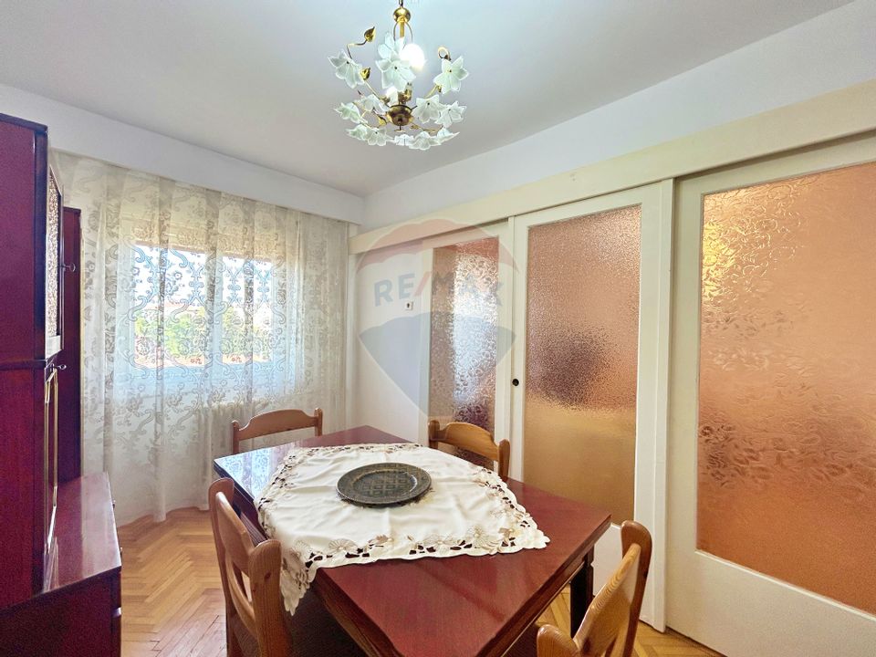 Apartament cu 4 camere de închiriat în zona ultracentrală/Arad